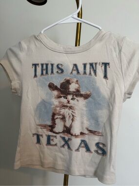 Full Tilt Cream Graphic Cat Tee with Blue & Brown Print